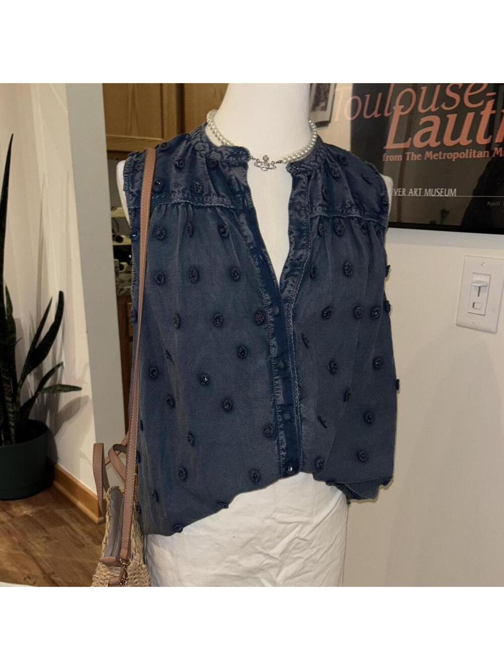 Pilcro Anthropologie Indigo Swiss Dot Sleeveless Blouse Boho Chambray Top